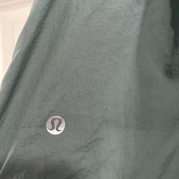 lululemon athletica Green Athletic Shorts Lightweight Design - Picture 2 of 8